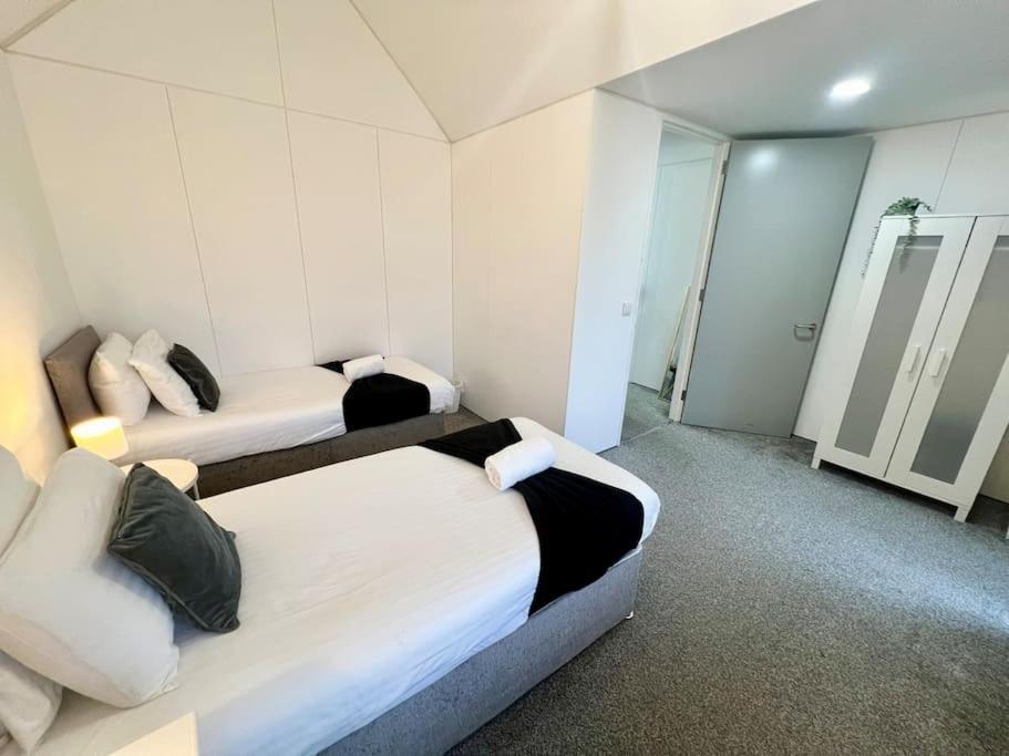 Large Townhouse 5 Beds With Two Parking Spaces - Manchester City Centre 외부 사진