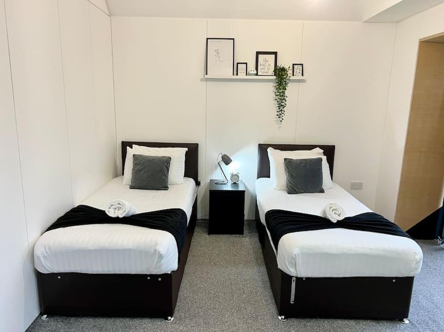 Large Townhouse 5 Beds With Two Parking Spaces - Manchester City Centre 외부 사진