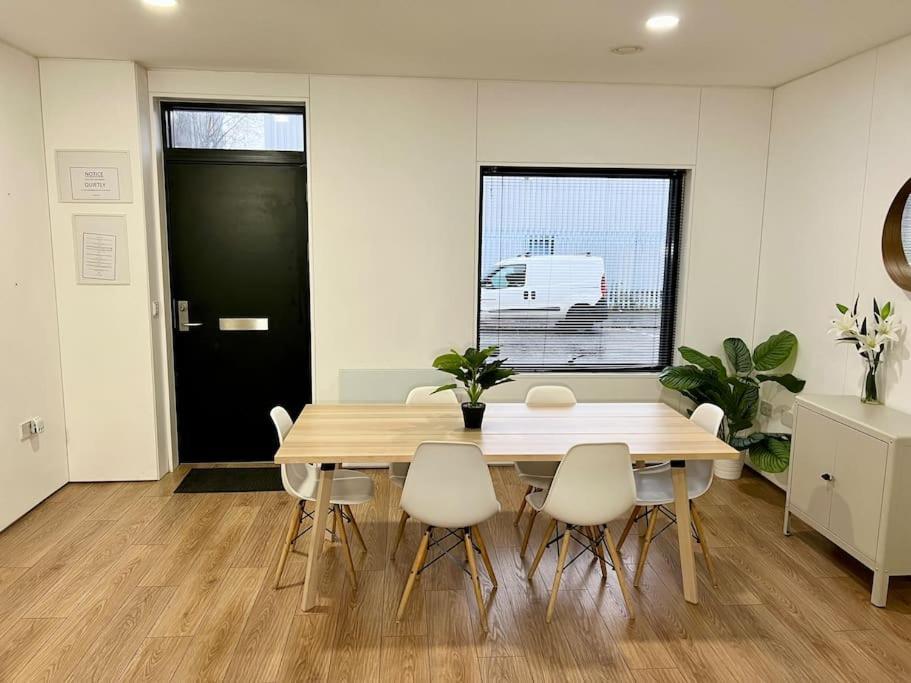 Large Townhouse 5 Beds With Two Parking Spaces - Manchester City Centre 외부 사진