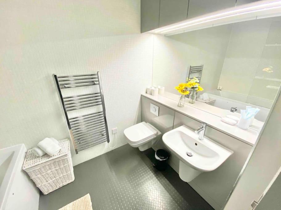 Large Townhouse 5 Beds With Two Parking Spaces - Manchester City Centre 외부 사진