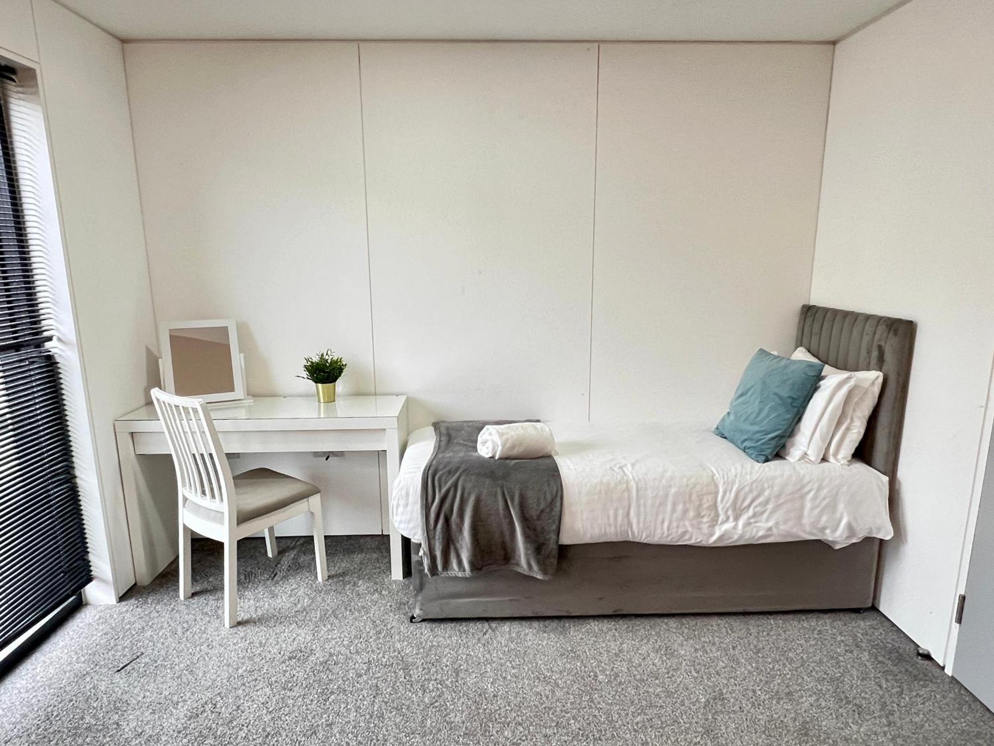 Large Townhouse 5 Beds With Two Parking Spaces - Manchester City Centre 외부 사진